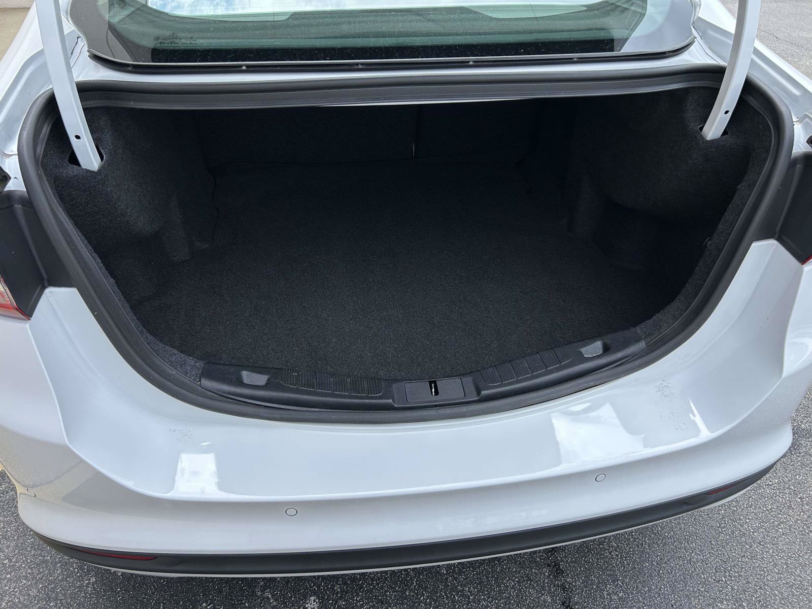 Used 2018 Ford Fusion SE w/ Fusion SE Technology Package FWD image 7