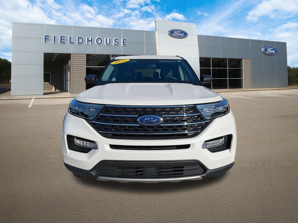 Used 2022 Ford Explorer XLT w/ Equipment Group 202A AWD/4WD image 2