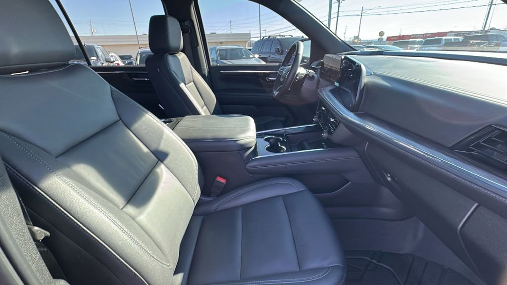 Certified 2025 Chevrolet Suburban Z71 w/ Comfort Package image 14