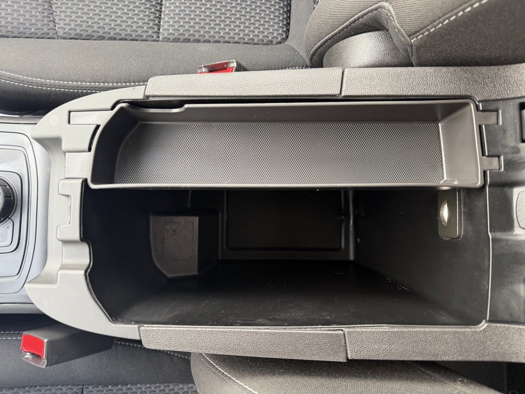 Used 2024 GMC Terrain SLE image 31