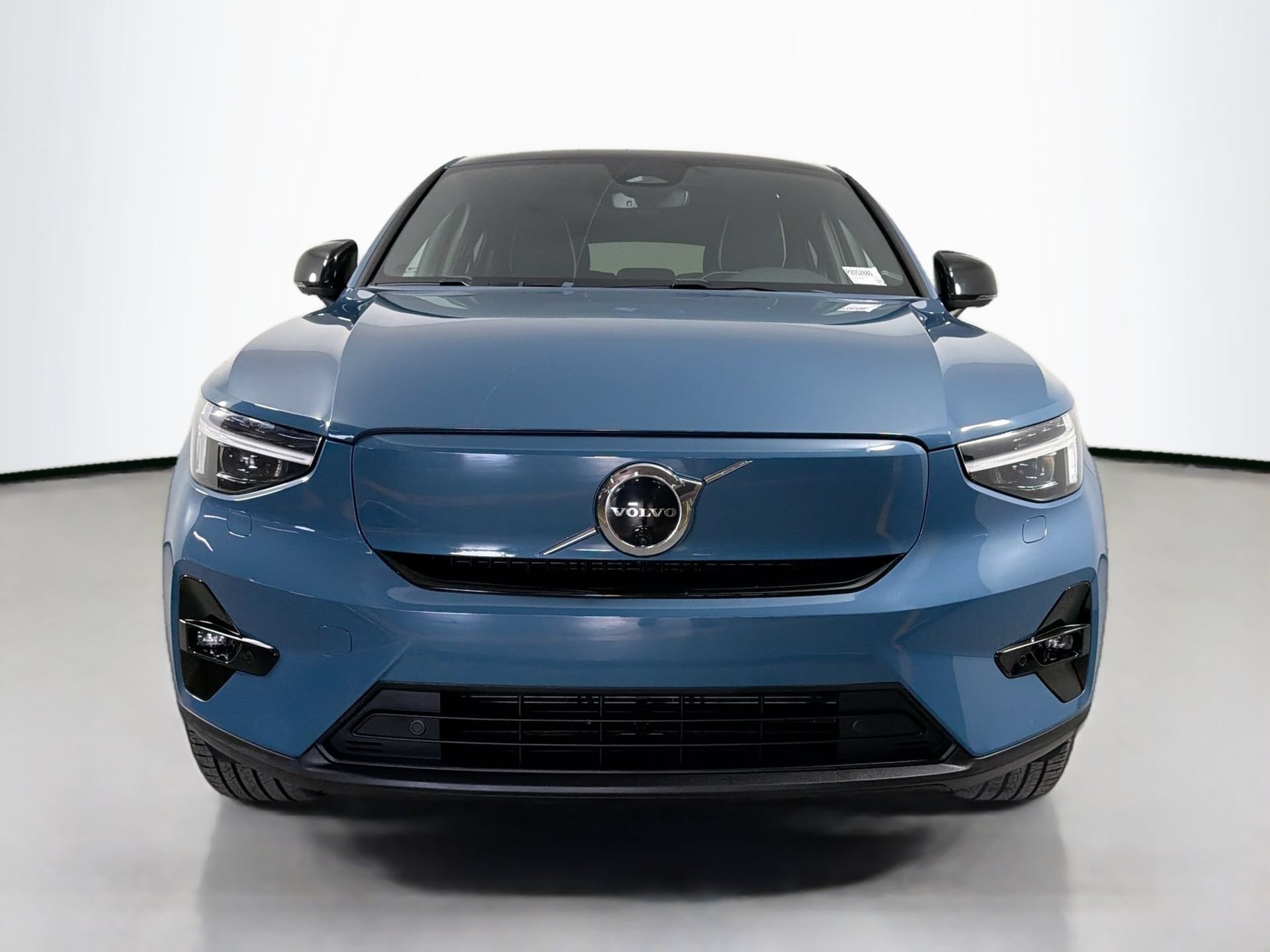 Certified 2023 Volvo C40 P8 Recharge Ultimate w/ Protection Package Premier AWD/4WD image 2