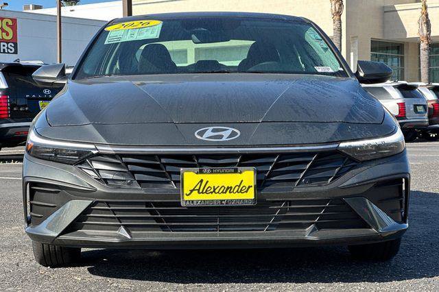 Certified 2026 Hyundai Elantra SE FWD image 9