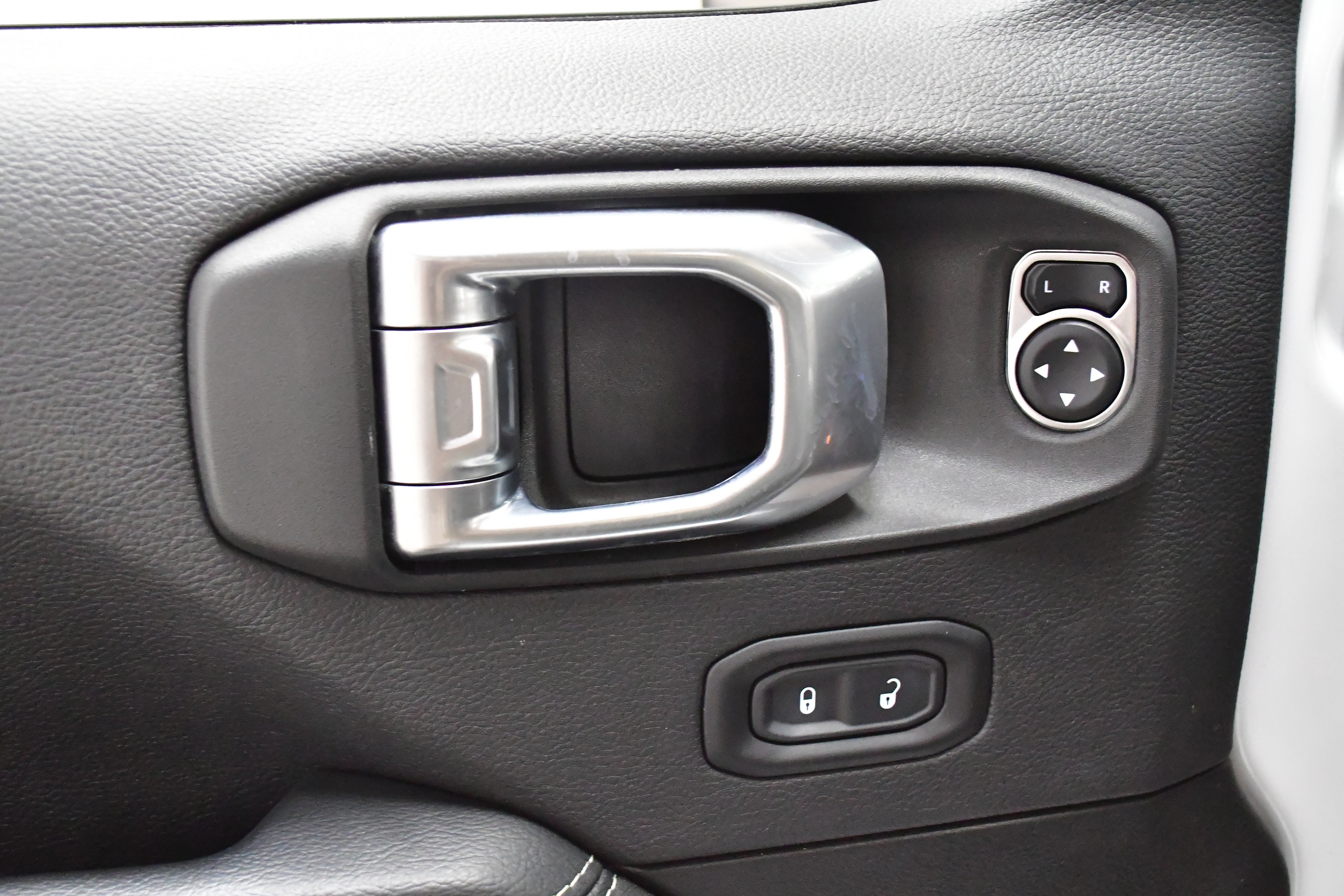 Used 2022 Jeep Wrangler Unlimited Sahara w/ Cold Weather Group image 24