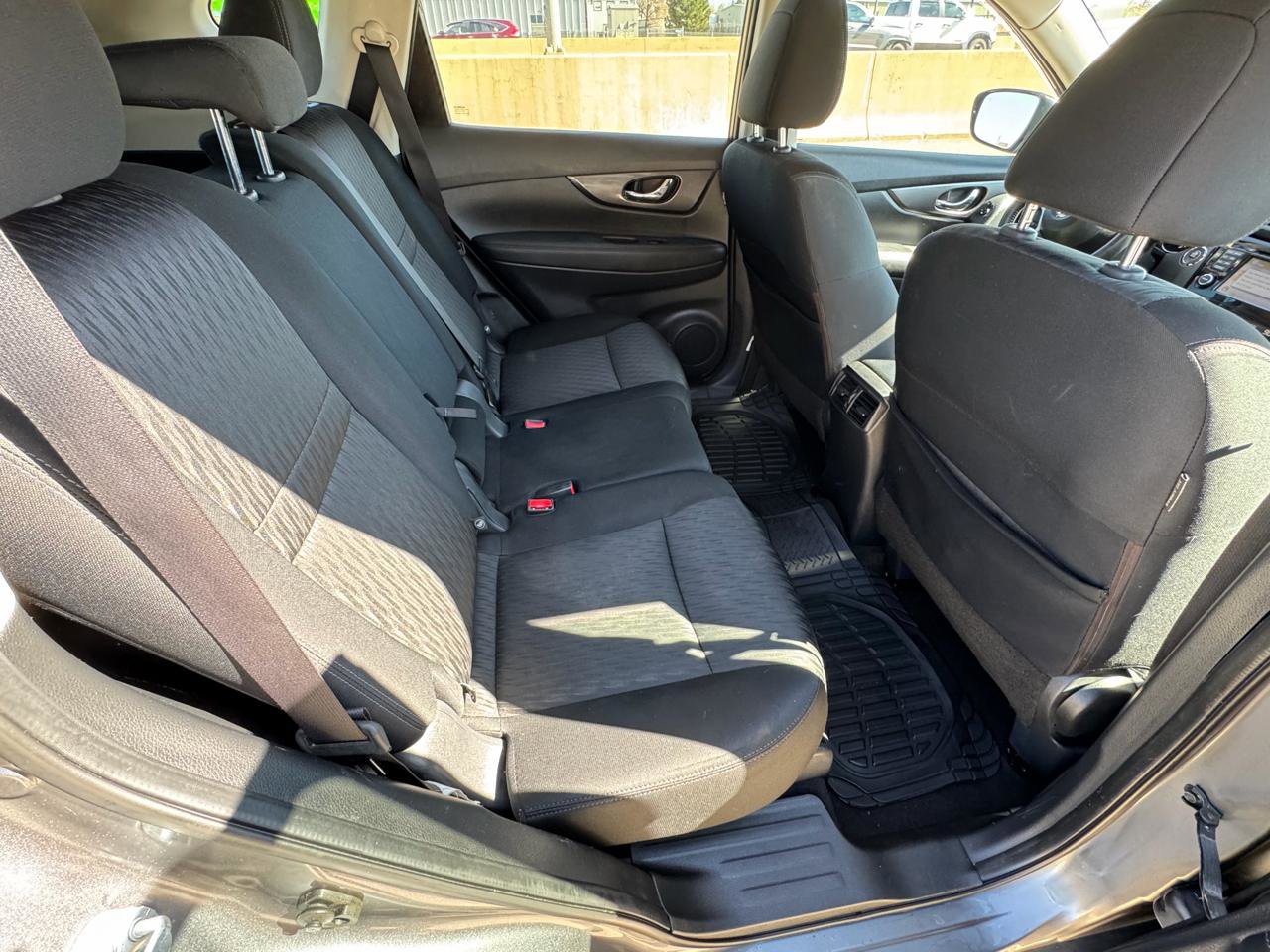 Used 2017 Nissan Rogue SV w/ SV Premium Package image 11