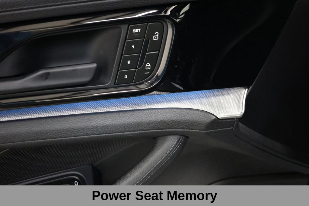 Used 2025 Porsche Panamera image 32