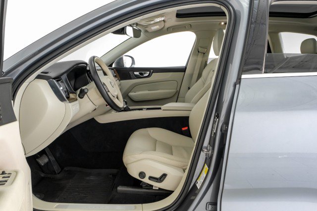 Used 2021 Volvo XC60 T5 Momentum w/ Protection Package Premier FWD image 33