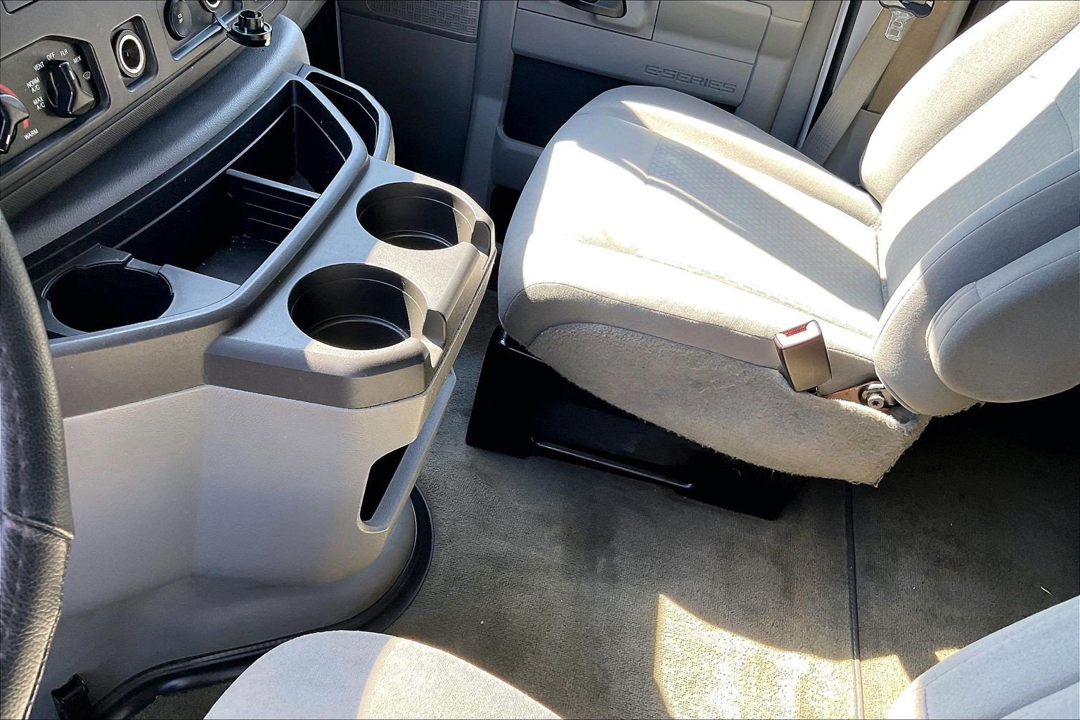 Used 2012 Ford E-350 and Econoline 350 XLT RWD image 16
