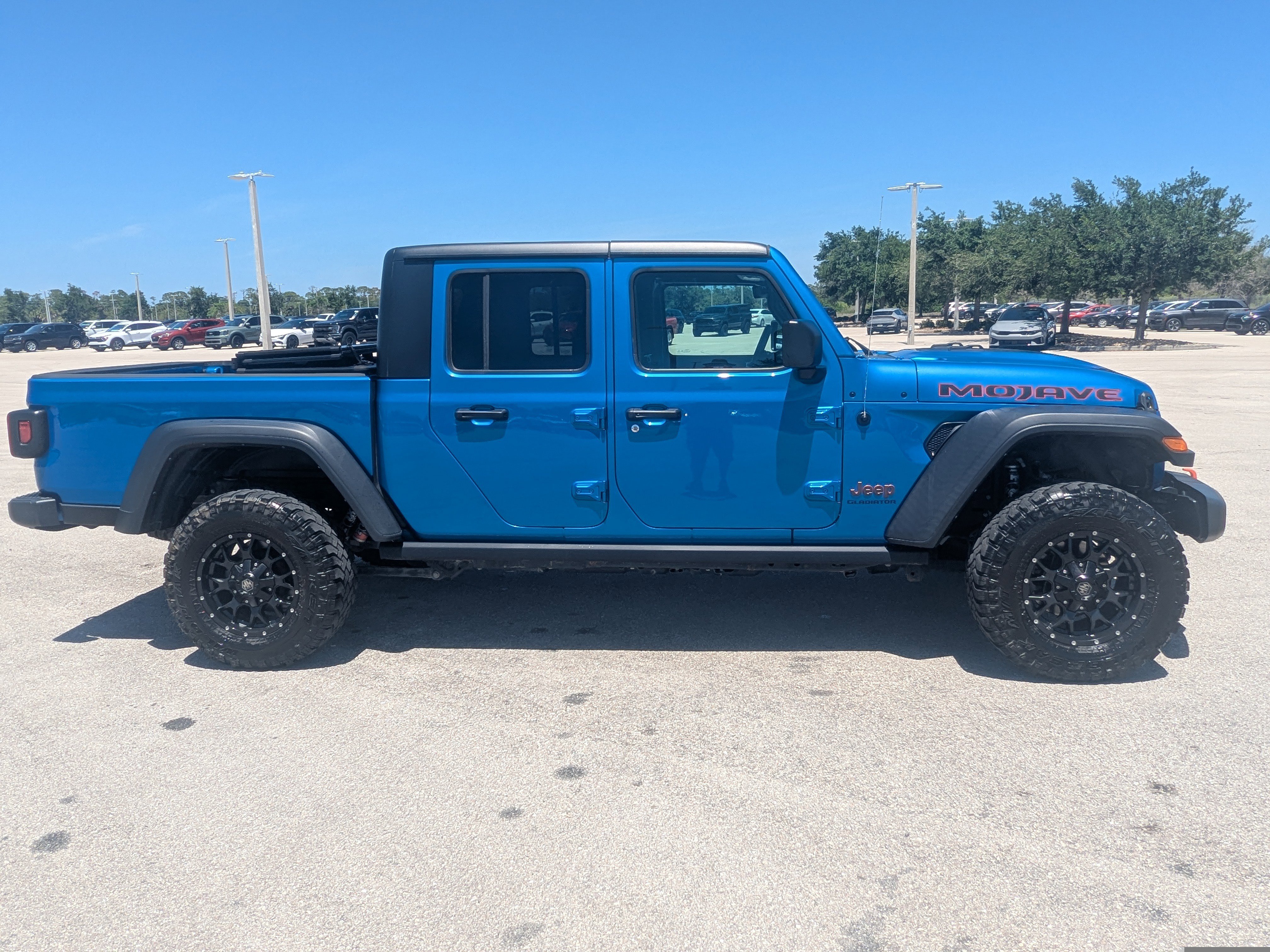 Used 2022 Jeep Gladiator Mojave w/ Cold Weather Group image 4