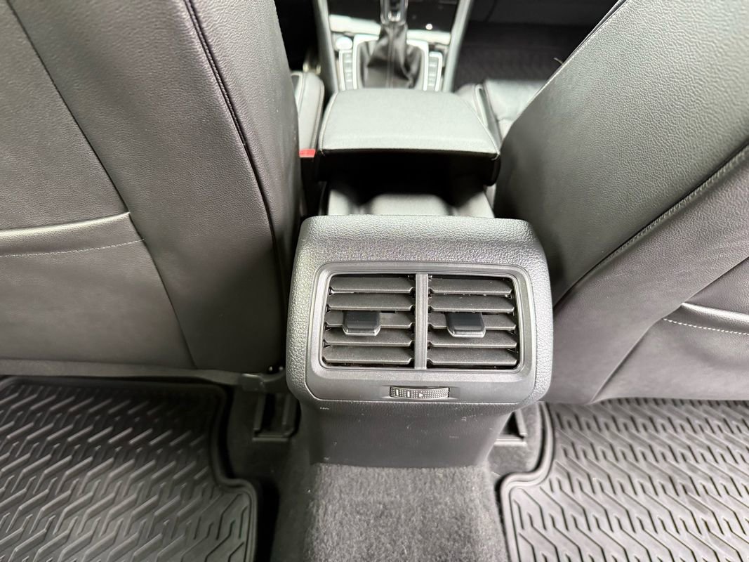 Used 2019 Volkswagen Golf R 4-Door image 24