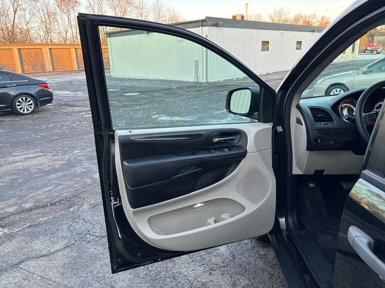 Used 2014 Dodge Grand Caravan American Value Package FWD image 16