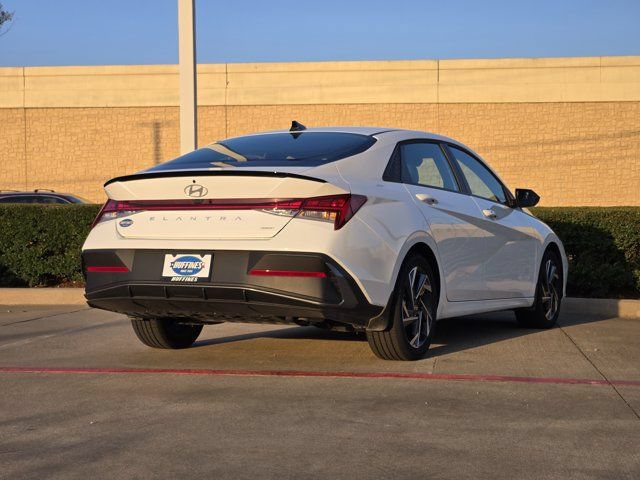 Certified 2025 Hyundai Elantra SEL FWD image 8