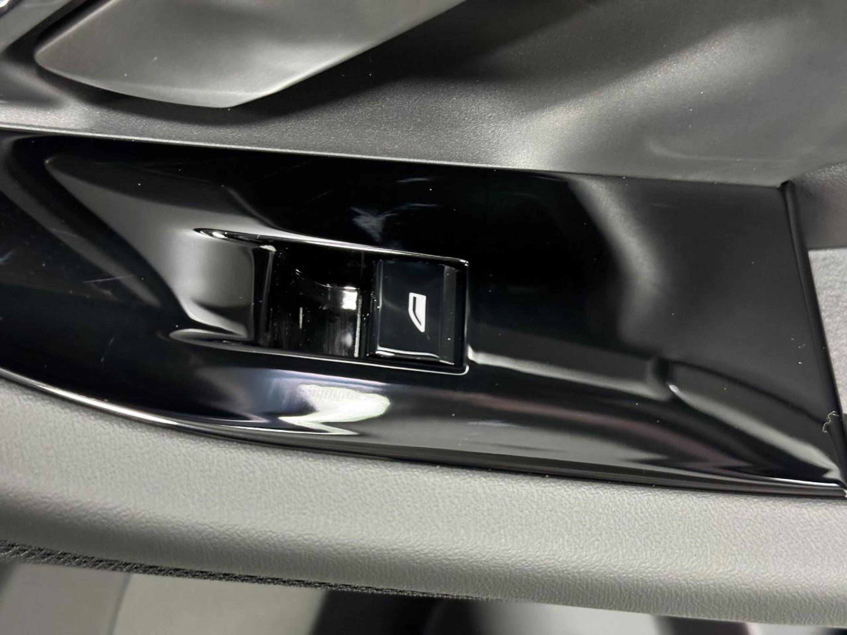 New 2026 BMW 540i xDrive w/ M Sport Package image 23