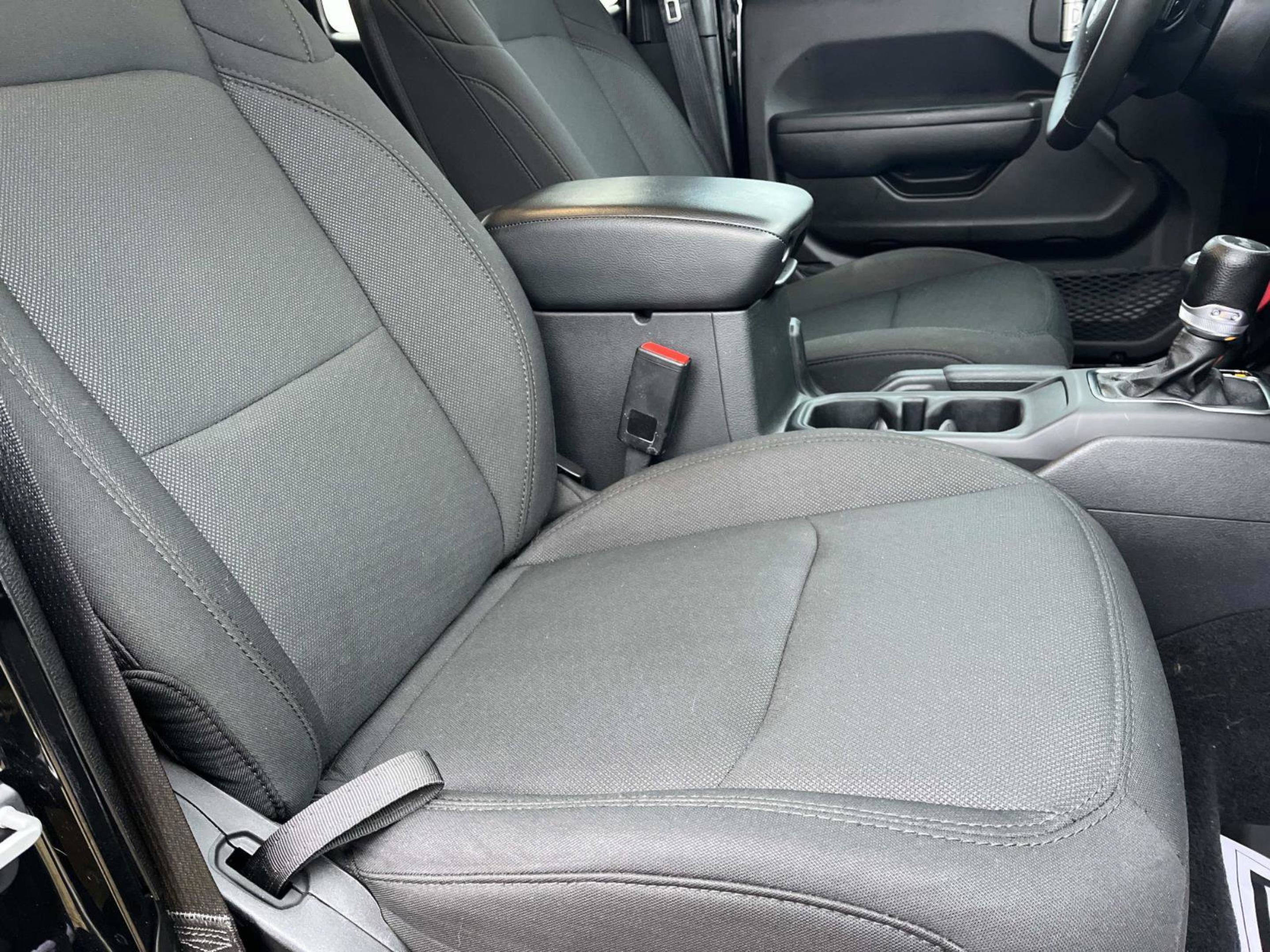 Used 2022 Jeep Wrangler Unlimited Sport w/ Sun And Sound Package image 27