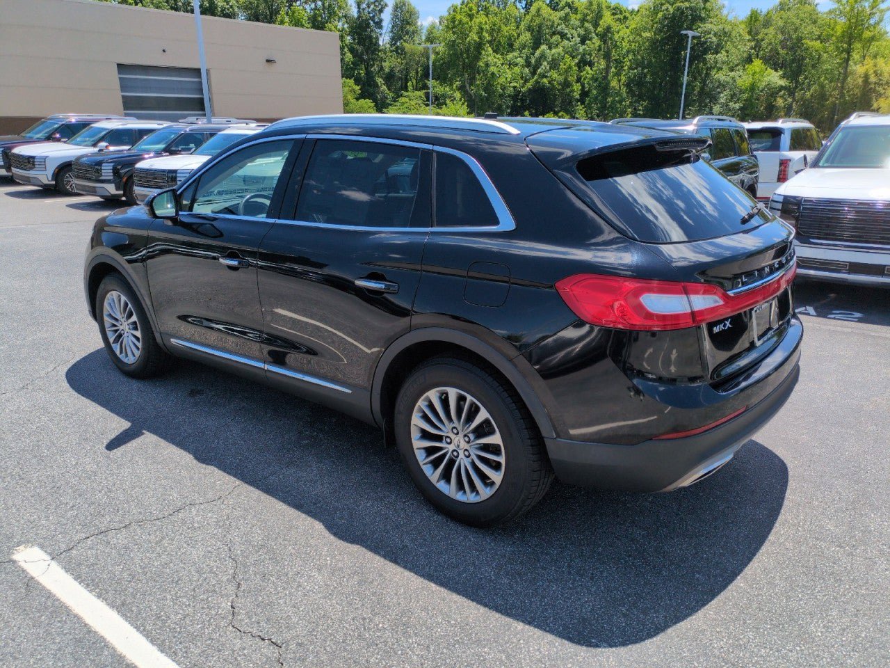 Used 2017 Lincoln MKX Select w/ Select Plus Package FWD image 5