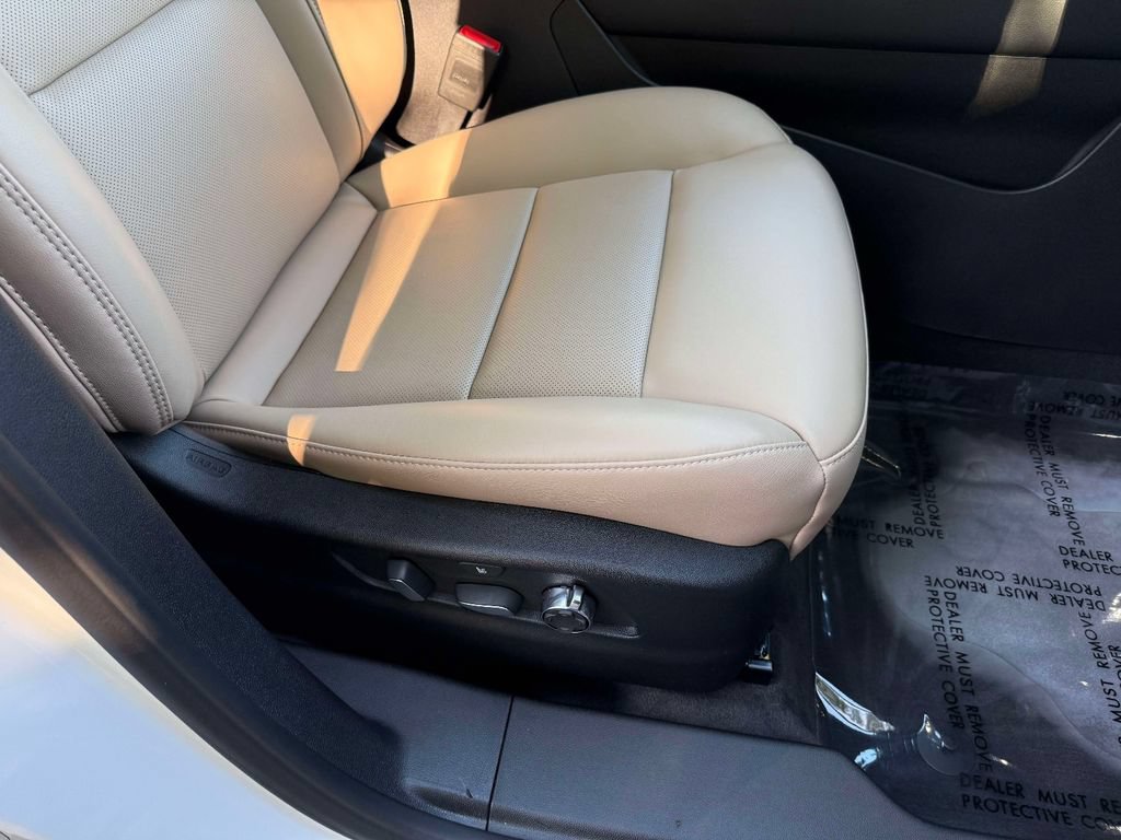 Certified 2025 Cadillac XT4 Premium Luxury FWD image 15