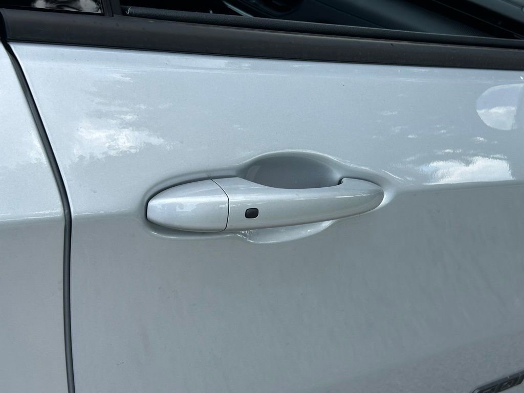 New 2025 Jeep Compass Latitude w/ Sun & Sound Group AWD/4WD image 30