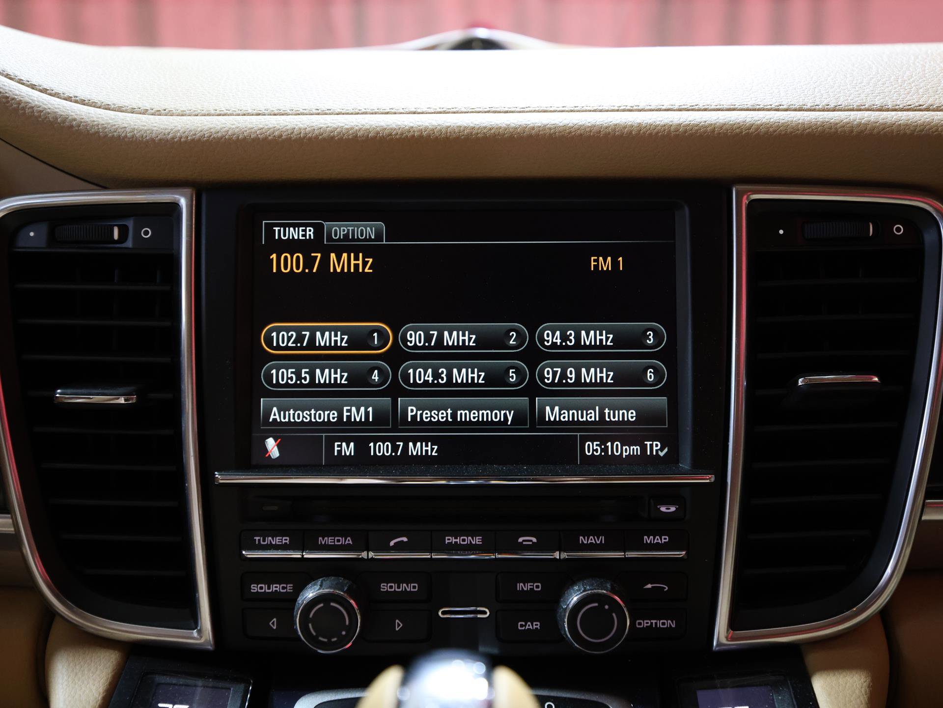 Used 2013 Porsche Panamera image 18