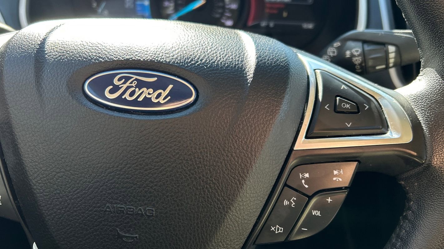 Used 2020 Ford Edge SEL image 32