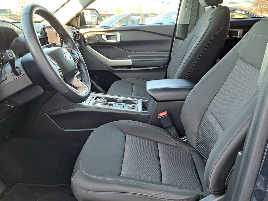 Used 2023 Ford Explorer XLT AWD/4WD image 13