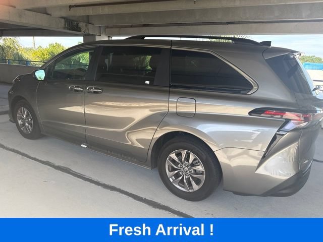 Used 2026 Toyota Sienna XLE FWD image 17