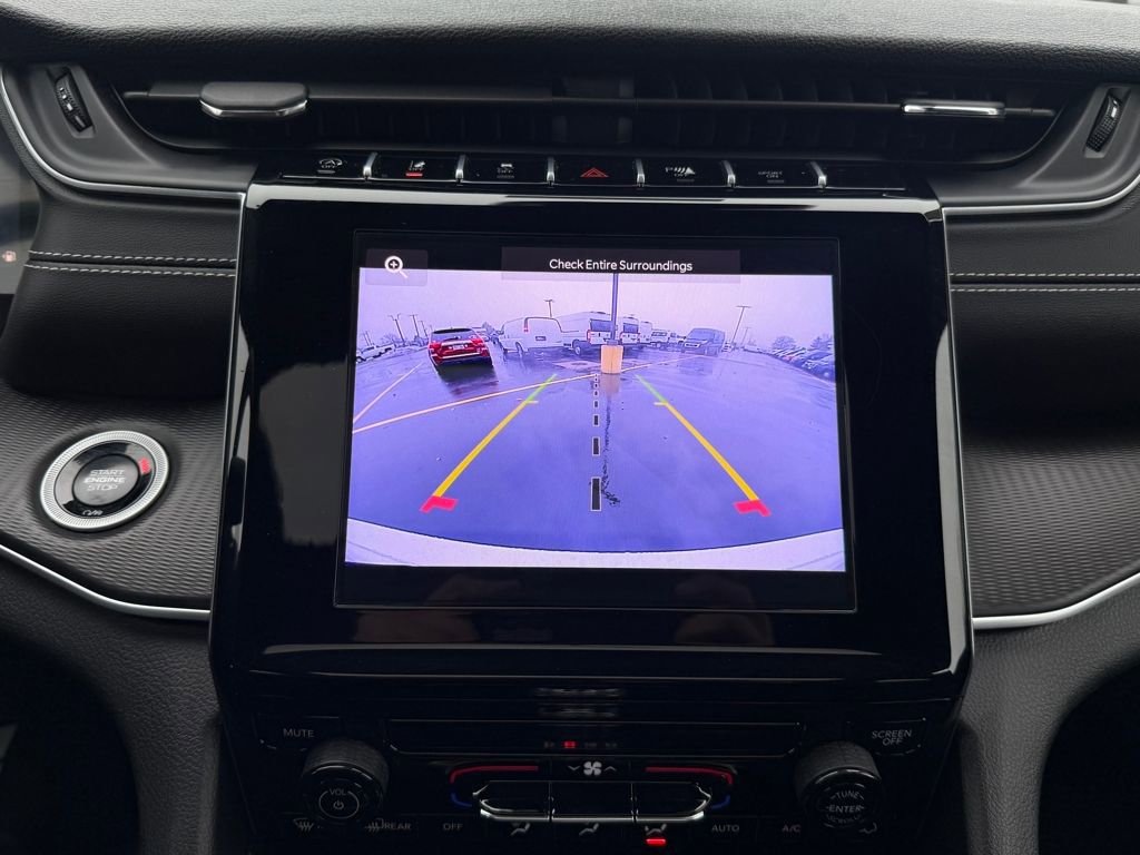 Used 2024 Jeep Grand Cherokee Laredo X image 23