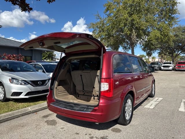 Used 2016 Chrysler Town & Country Touring image 19