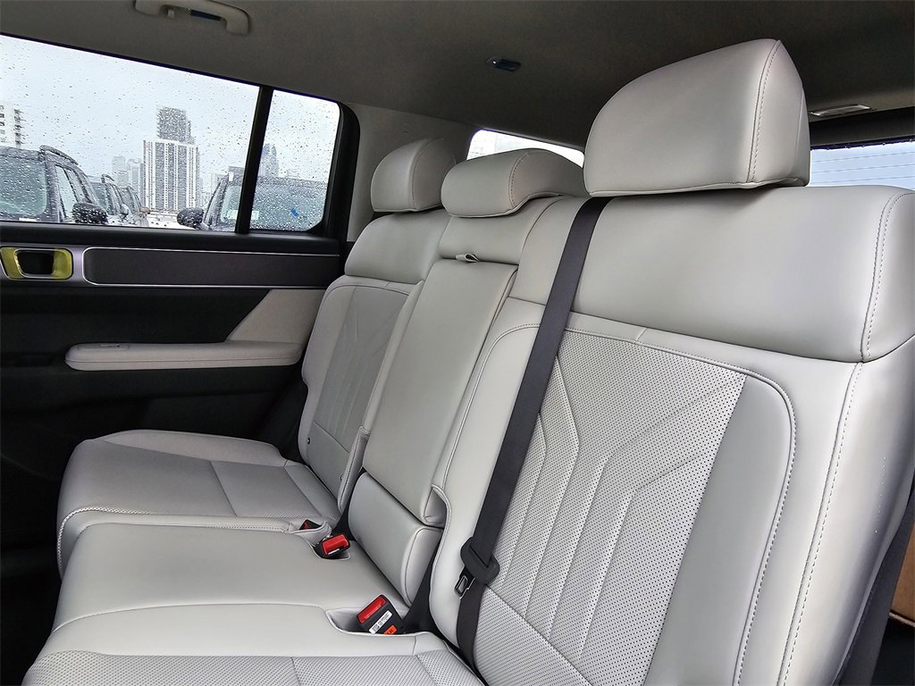 Used 2025 Hyundai Santa Fe SEL image 24