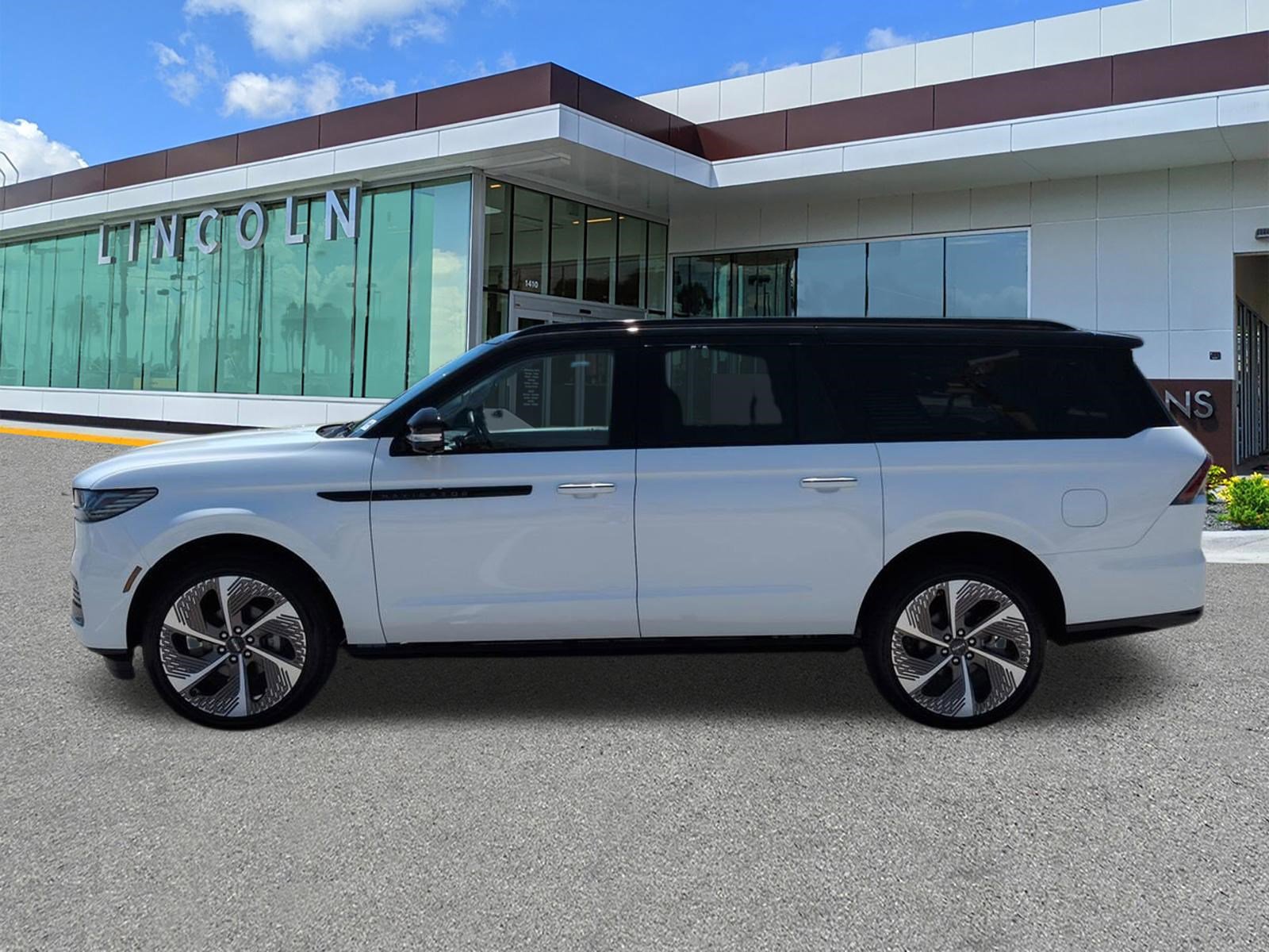 New 2026 Lincoln Navigator L Black Label AWD/4WD image 7
