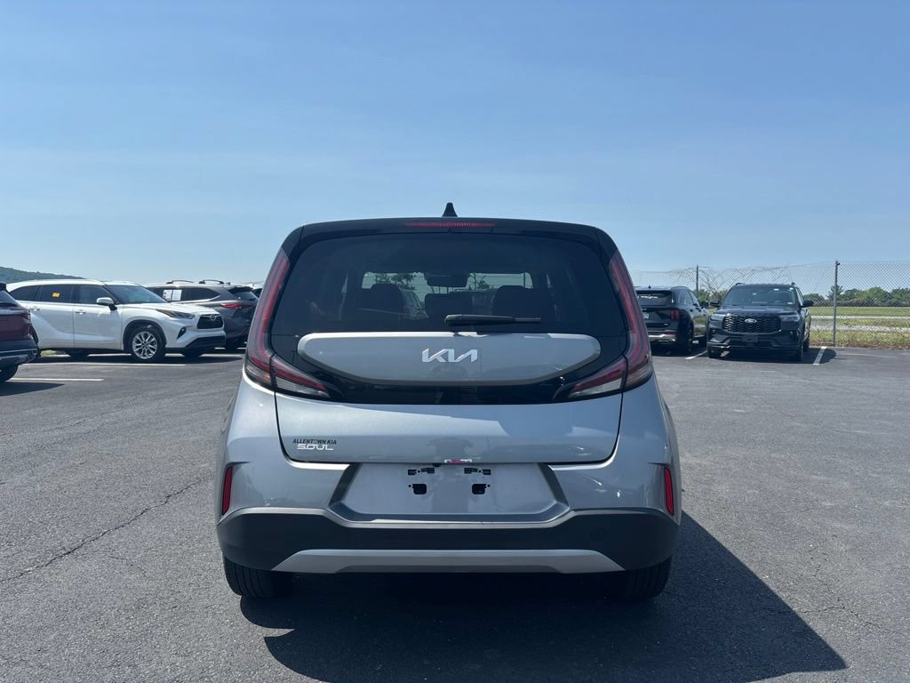 Used 2025 Kia Soul LX w/ LX Technology Package FWD image 4