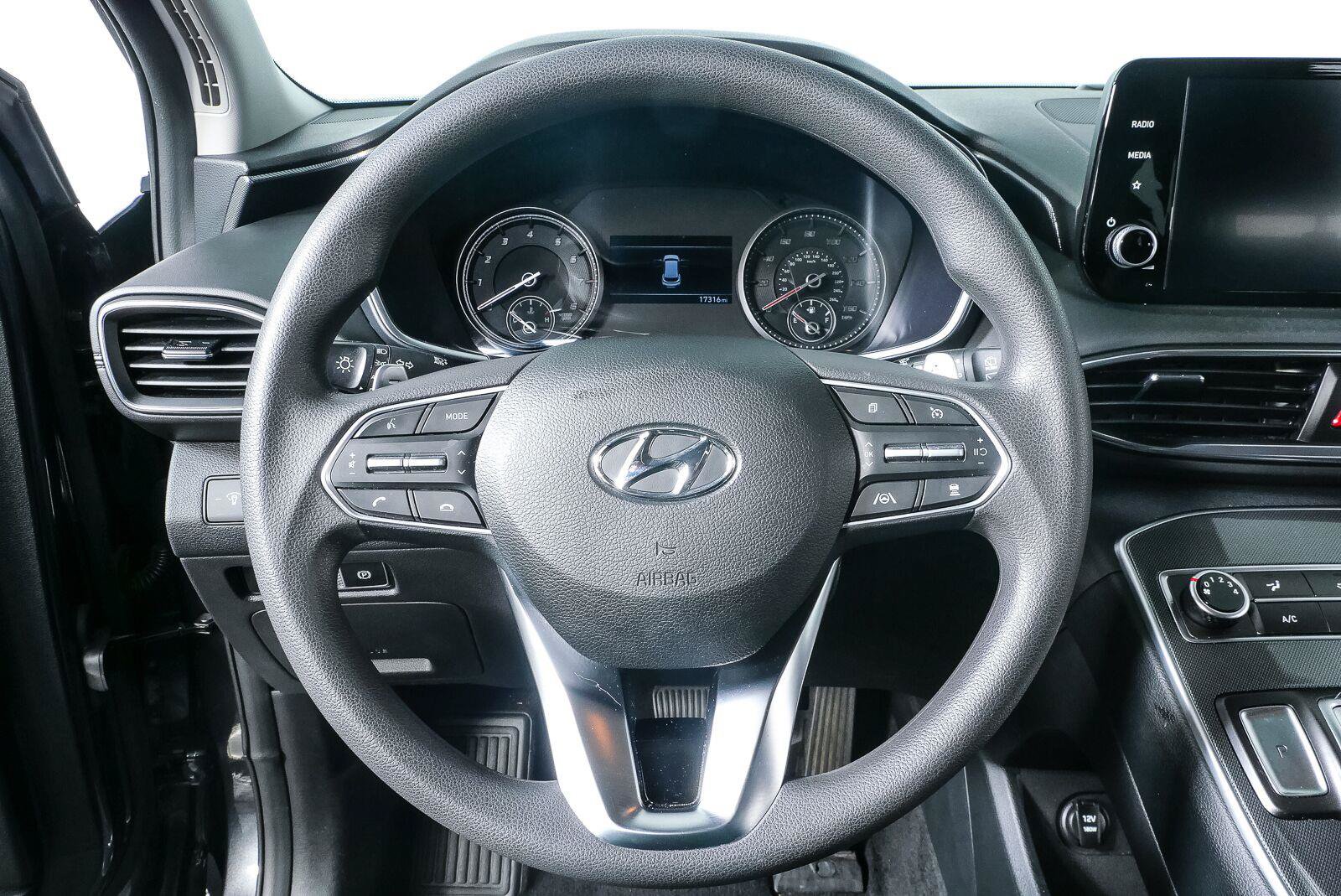 Used 2023 Hyundai Santa Fe SE AWD/4WD image 9