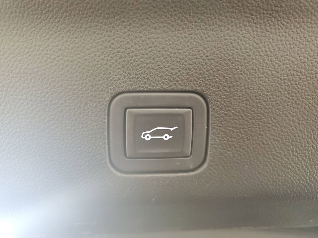 Used 2023 Chevrolet Suburban RST image 36