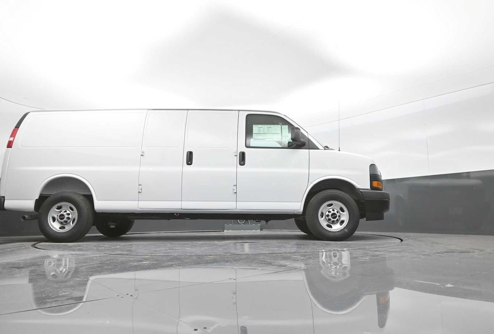 New 2026 GMC Savana 3500 Extended RWD image 38