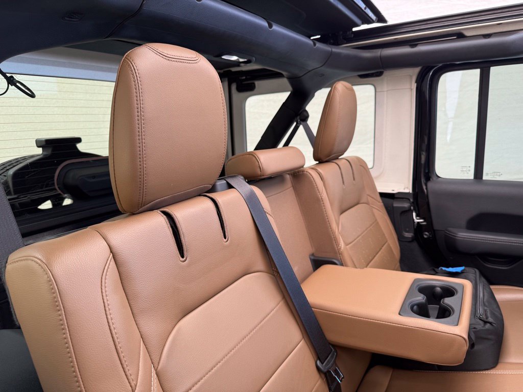 Used 2023 Jeep Wrangler Unlimited Sahara w/ Cold Weather Group AWD/4WD image 16