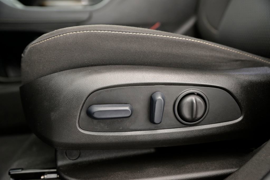 Used 2023 GMC Acadia SLE w/ Driver Convenience Package image 16