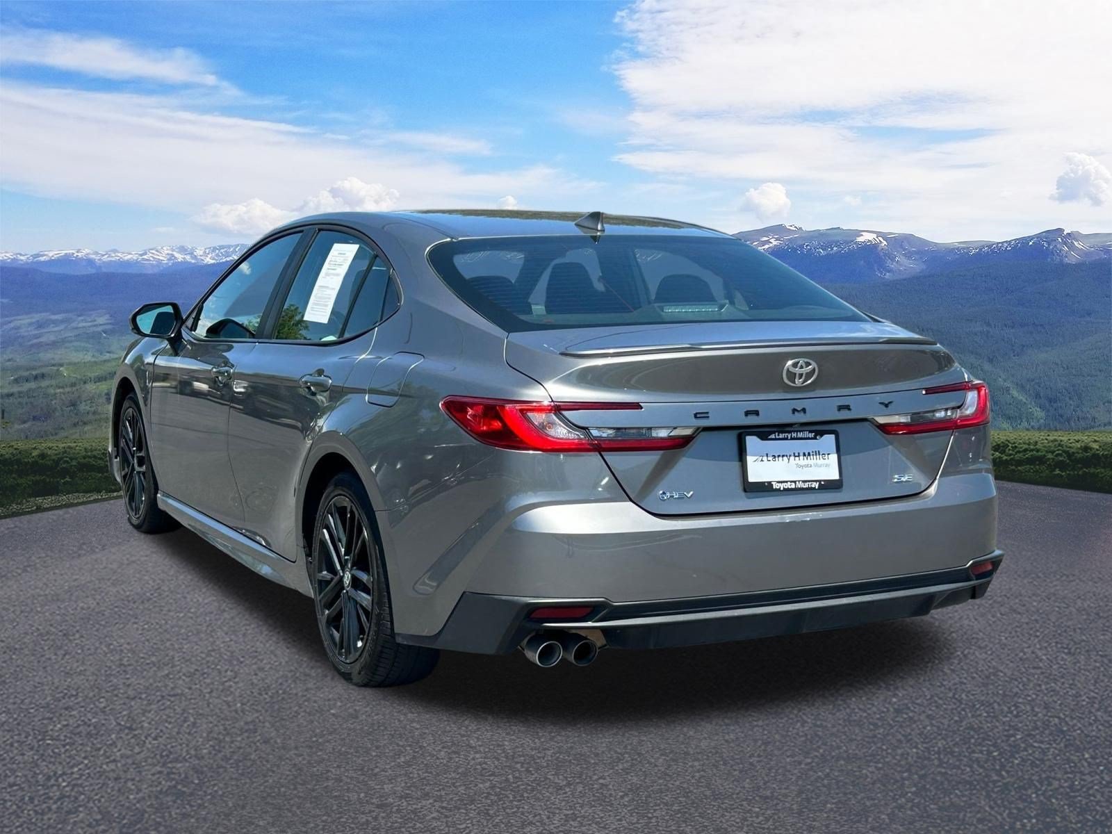 Used 2025 Toyota Camry SE FWD image 3