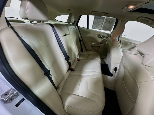 Used 2016 Volvo V60 T5 Platinum image 29