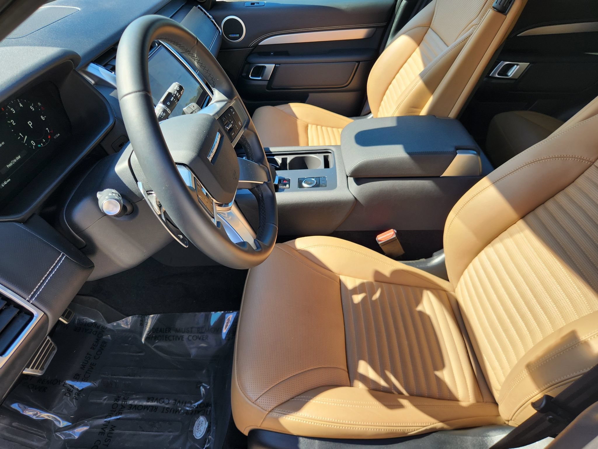 Used 2025 Land Rover Discovery Dynamic SE AWD/4WD image 9
