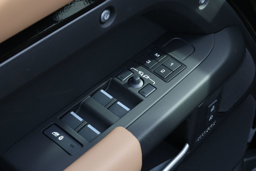 New 2026 Land Rover Defender 110 X-Dynamic SE AWD/4WD image 17