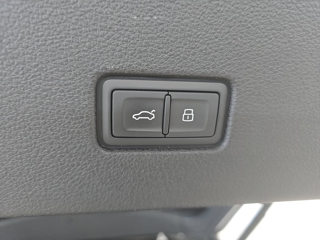 Certified 2025 Audi Q8 Premium Plus AWD/4WD image 29