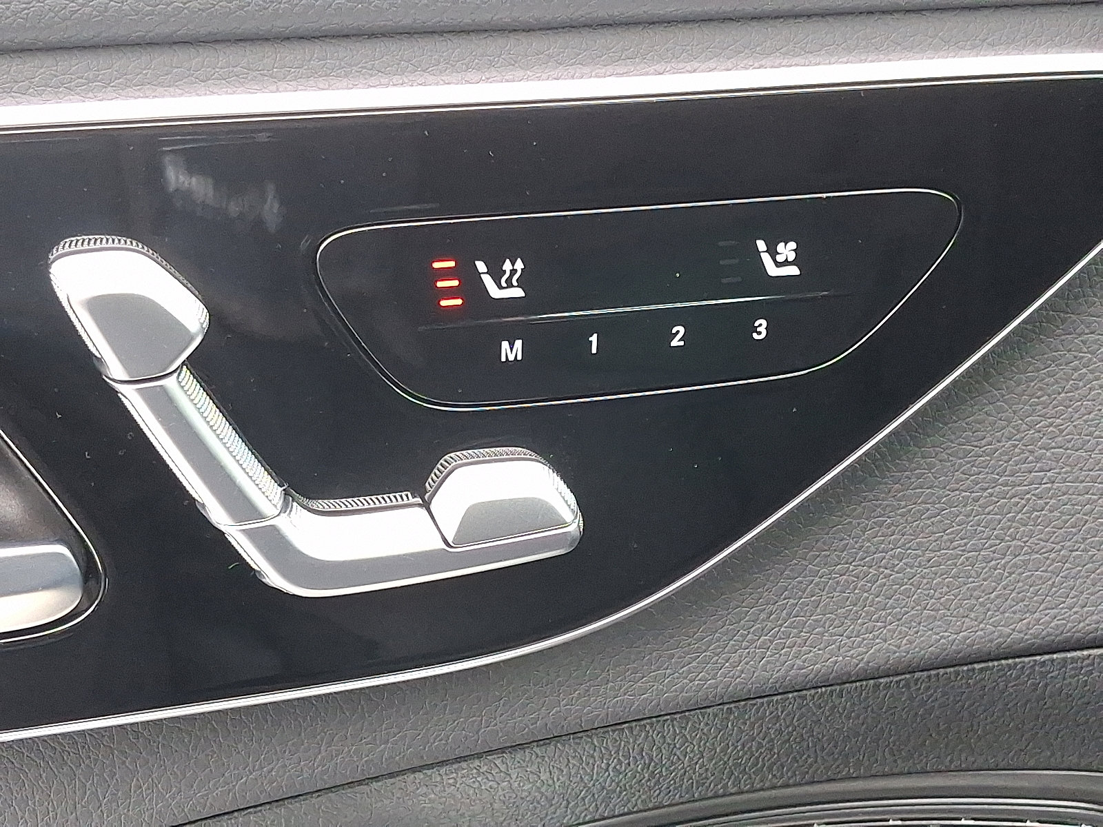 Certified 2025 Mercedes-Benz C 300 4MATIC Sedan image 23