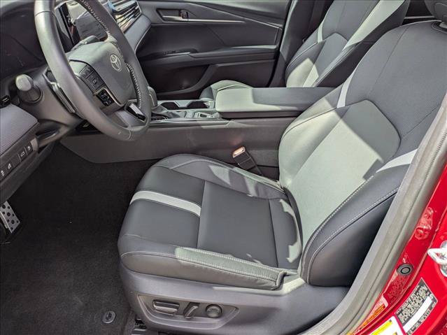 Used 2025 Toyota Camry SE w/ Multimedia Upgrade Package FWD image 15