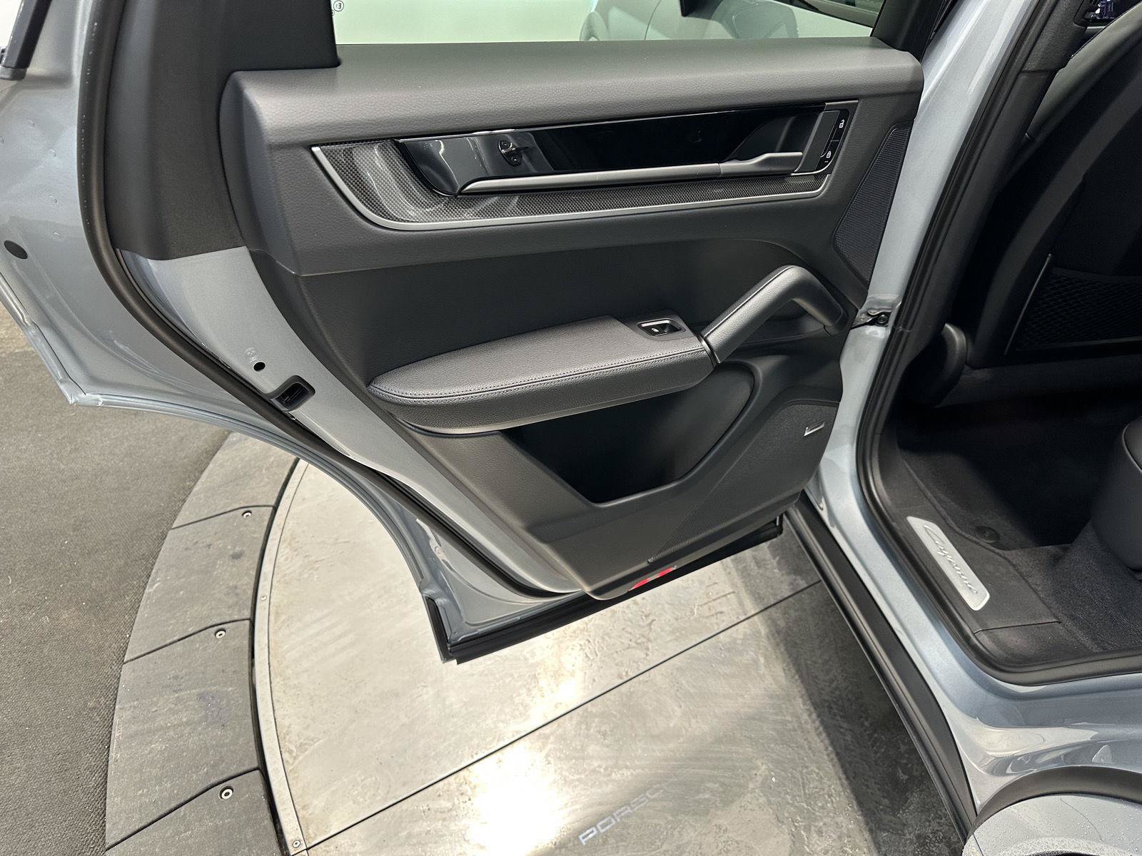 New 2026 Porsche Cayenne Coupe AWD/4WD image 34