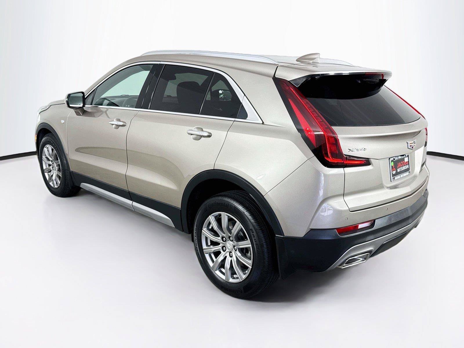 Used 2023 Cadillac XT4 Premium Luxury FWD image 3