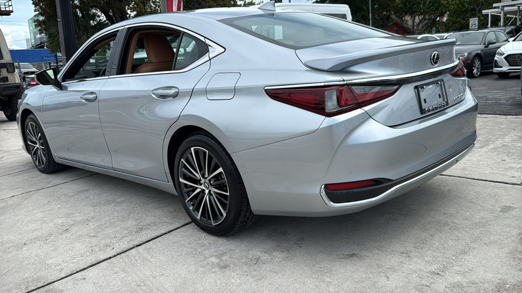 Used 2023 Lexus ES 300h w/ Premium Package FWD image 12