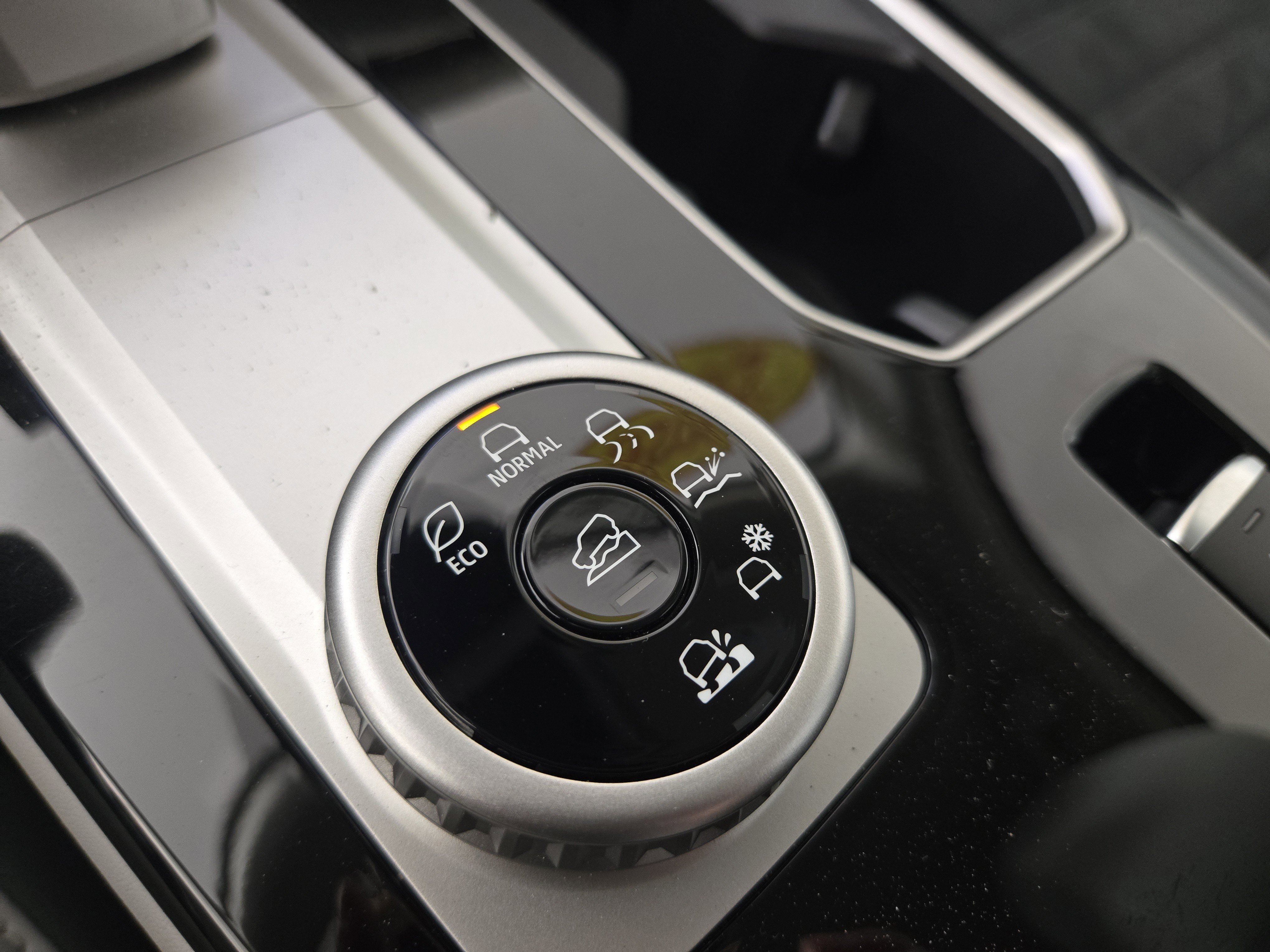 New 2026 Mitsubishi Outlander SE image 29