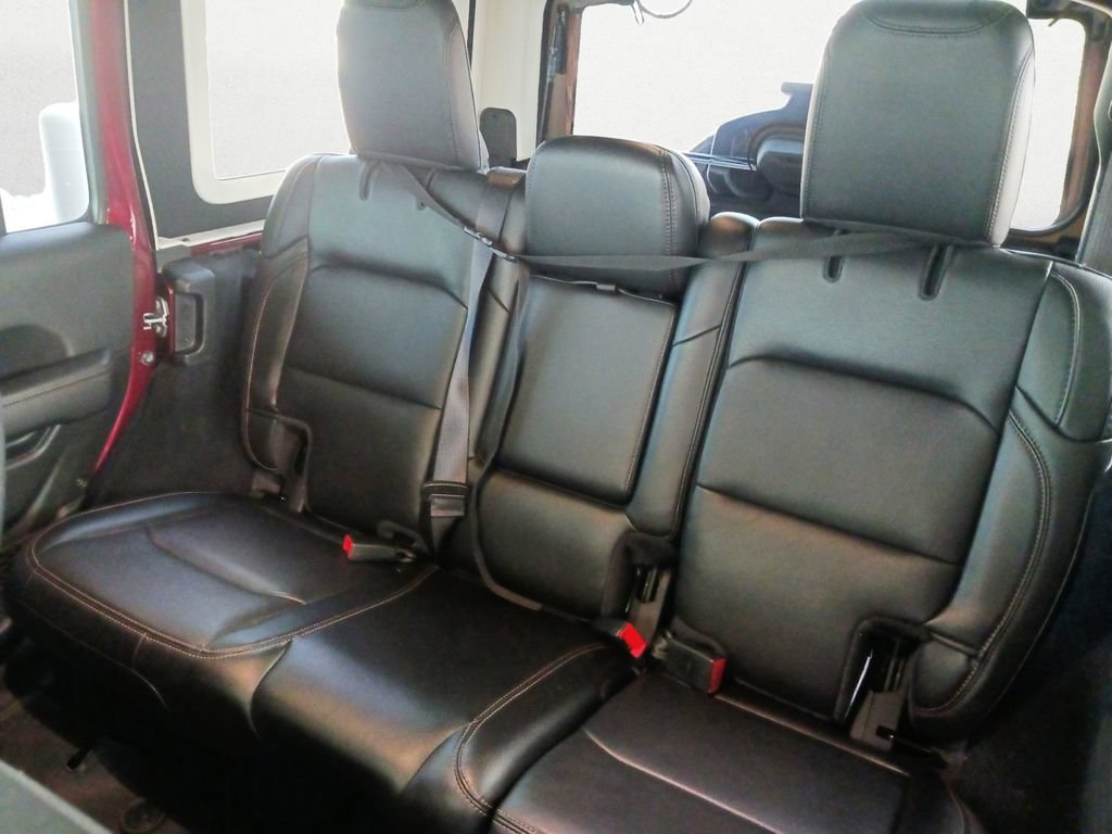 Used 2022 Jeep Wrangler Unlimited Rubicon AWD/4WD image 9