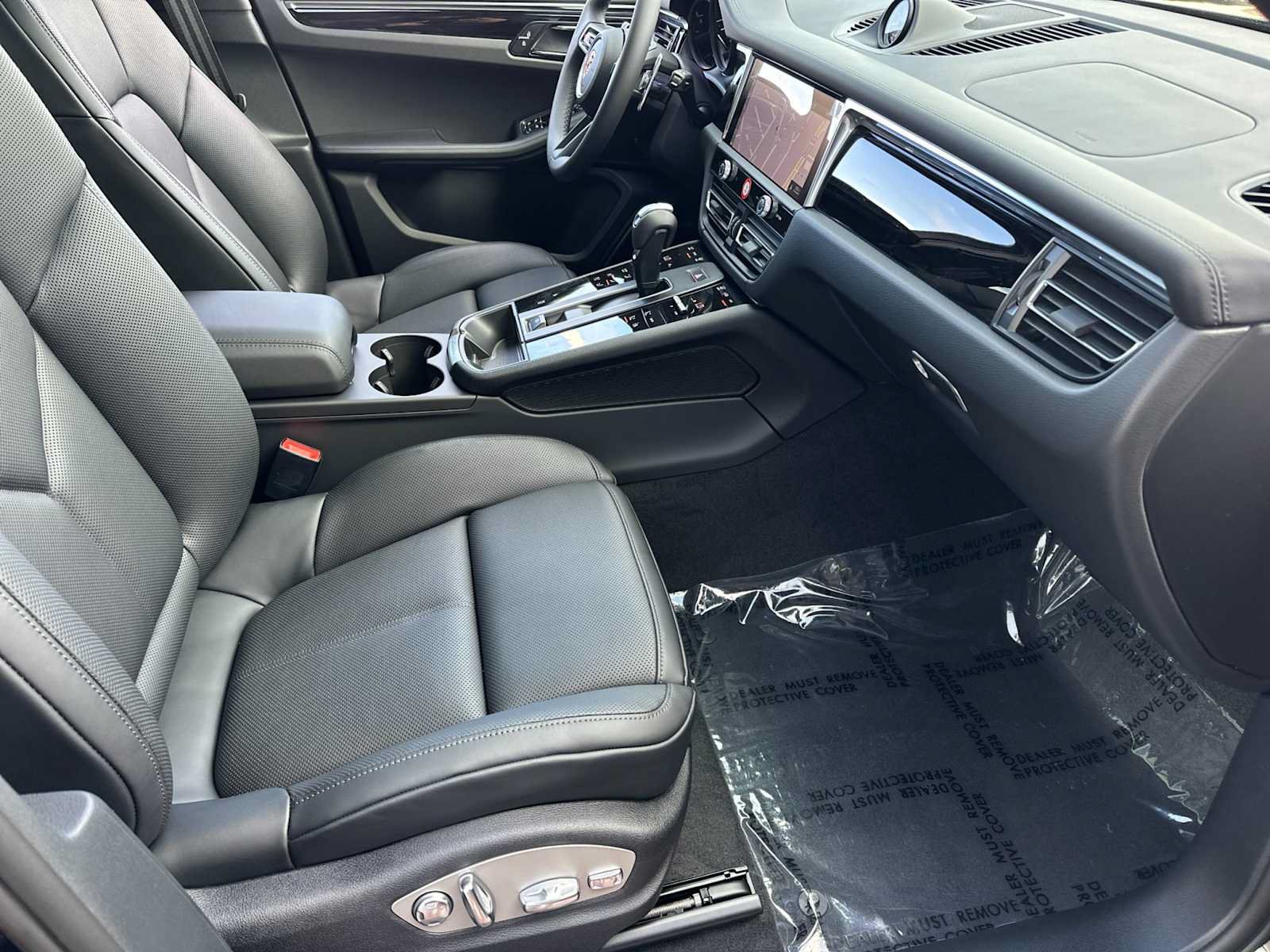 New 2025 Porsche Macan AWD/4WD image 16