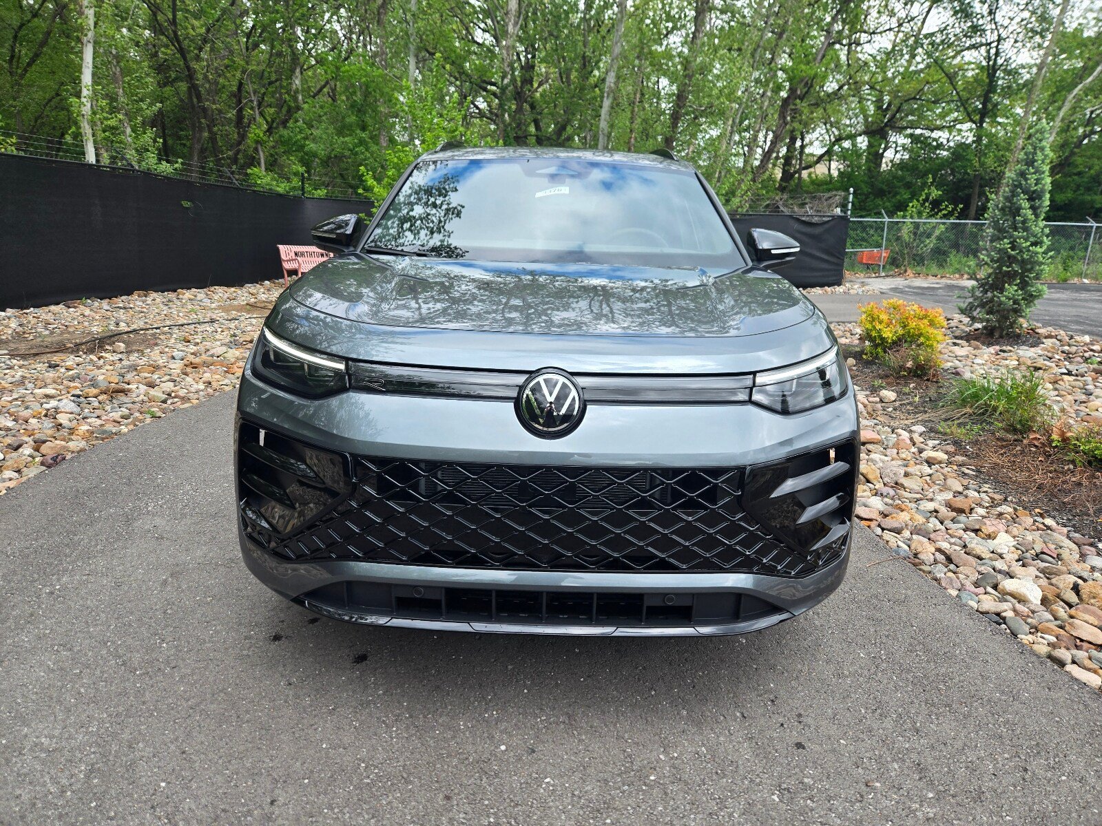 New 2026 Volkswagen Tiguan SE R-Line FWD image 8