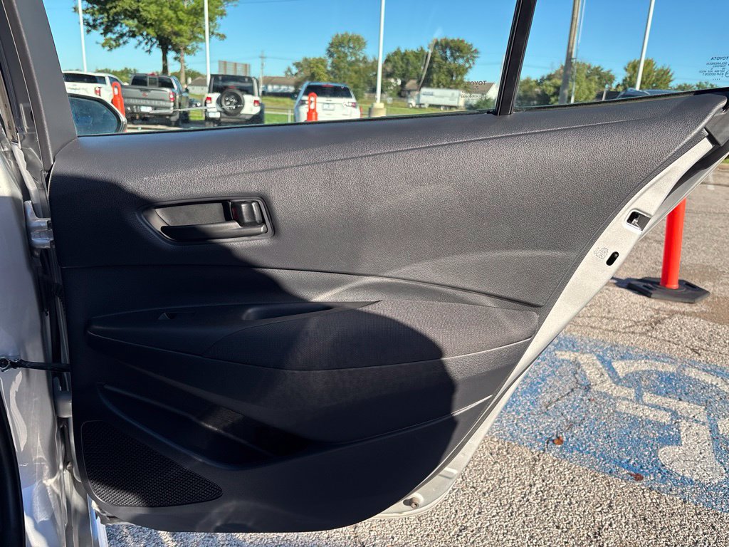 Used 2025 Toyota Corolla LE FWD image 16