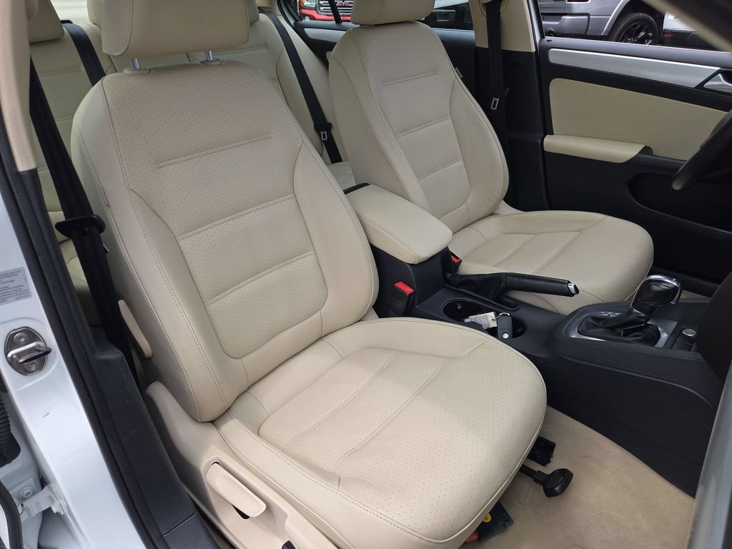 Used 2014 Volkswagen Jetta Hybrid Sedan FWD image 28